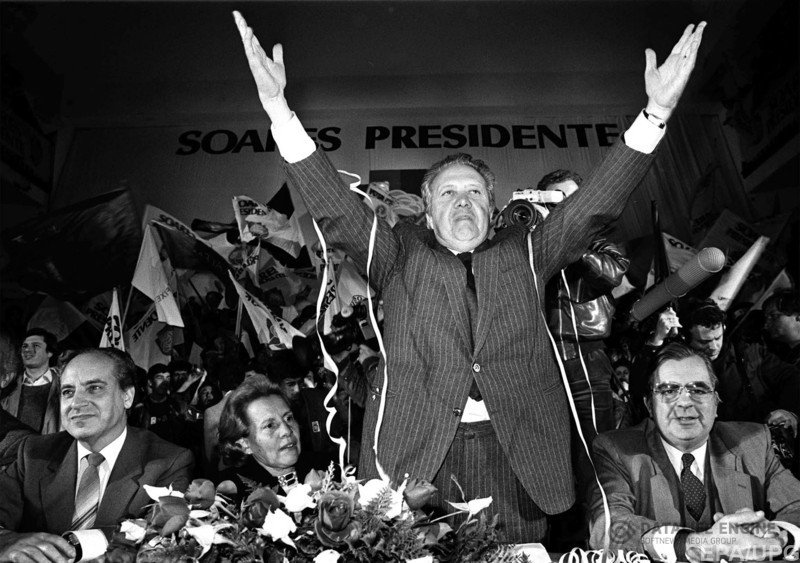 Скончался бывший президент Португалии Мариу Суариш